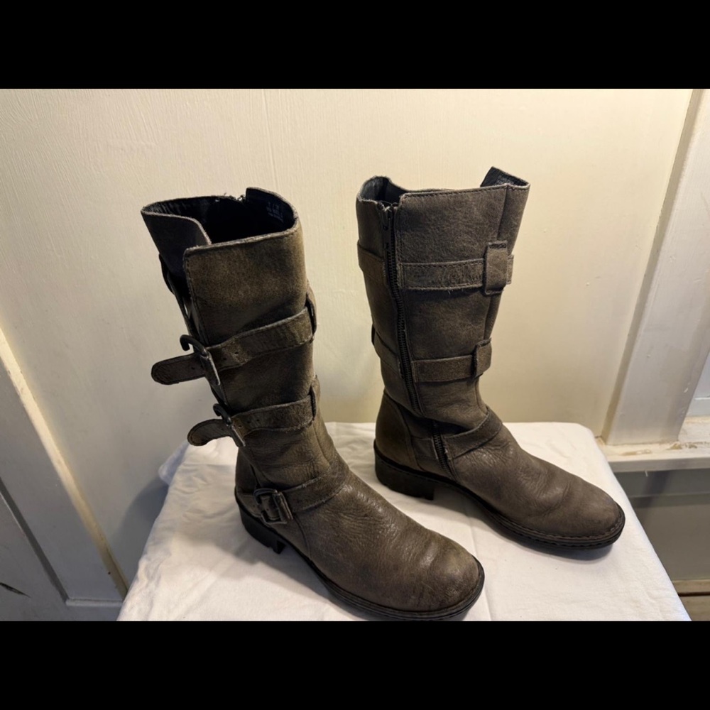 Born Size 7 Knee-High Buckled Winter Boots
